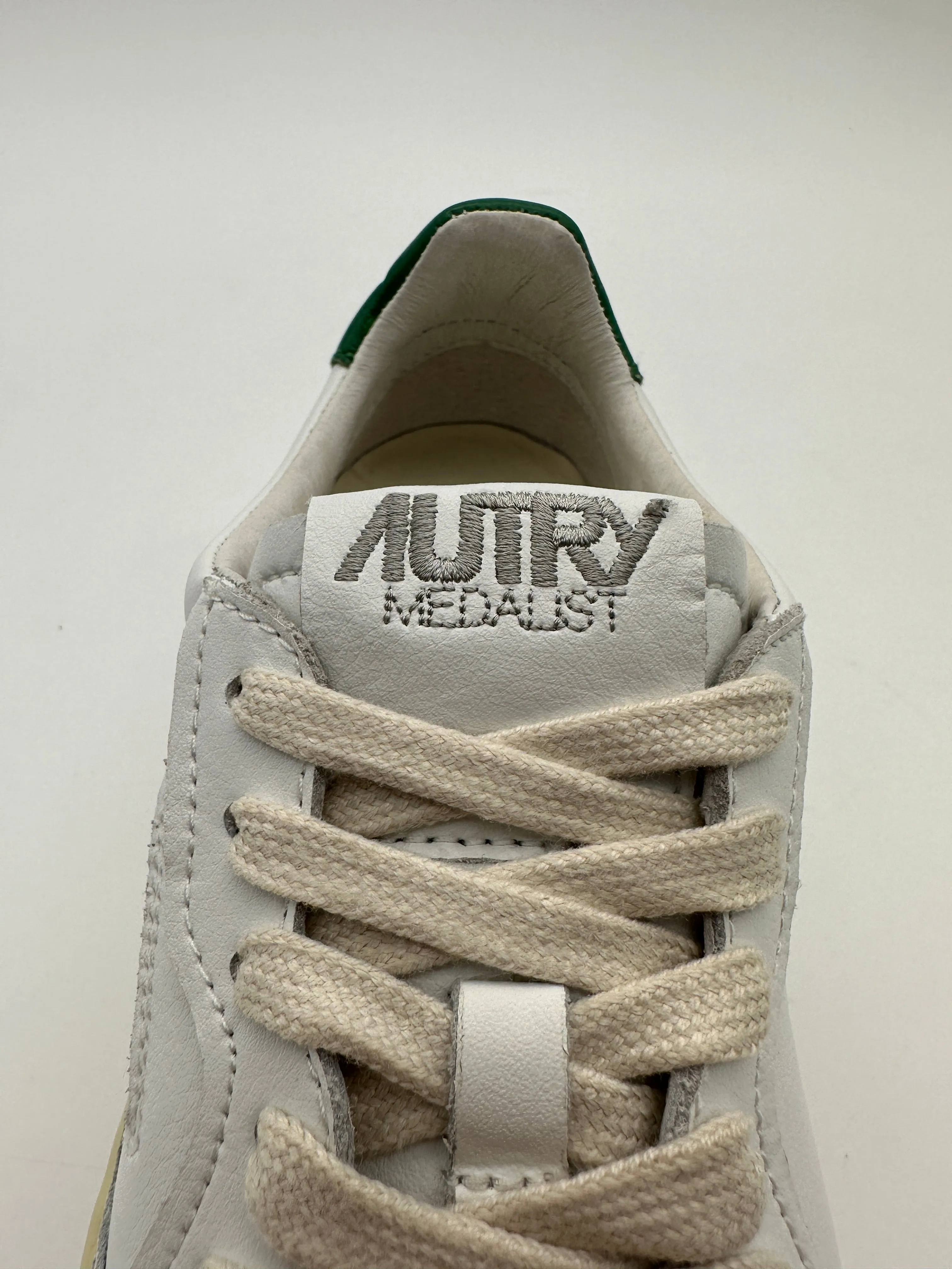 Autry 01 Low Sneakers