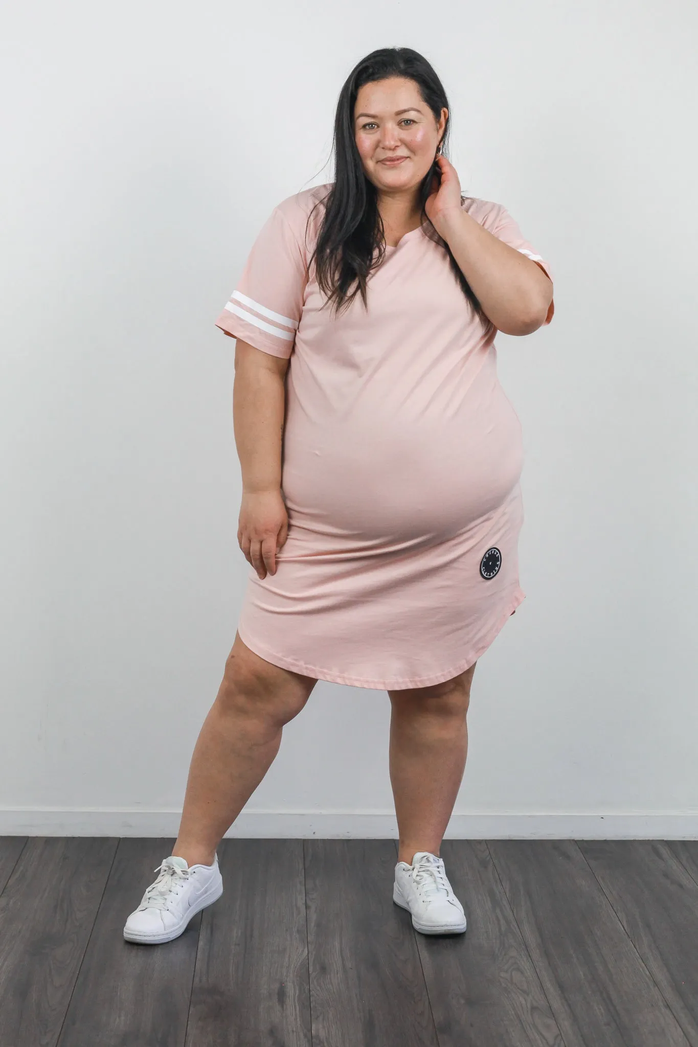 *VARSITY TEE DRESS DUSTY PINK